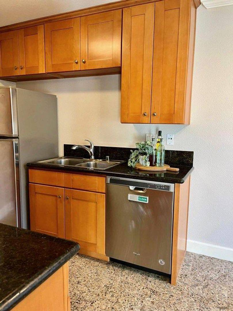 Condo for rent at 8680 Via Mallorca F, La Jolla, CA 92037