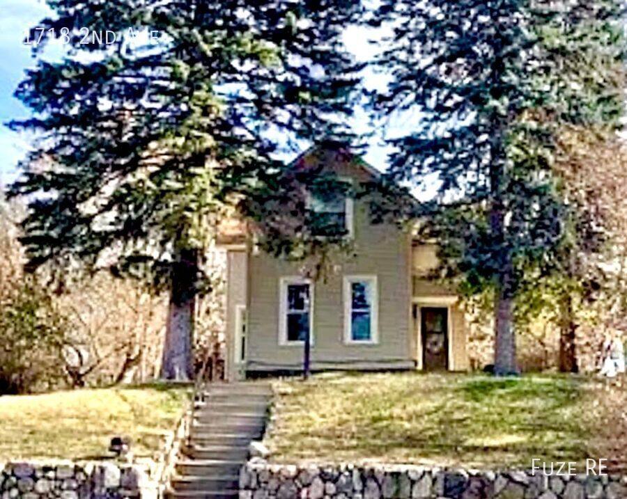 House for rent at 1718 2nd Ave, Anoka, MN 55303