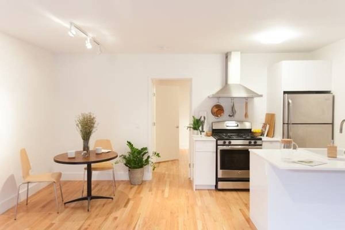 Apartment for rent at 3100 W London St, Los Angeles, CA 90026