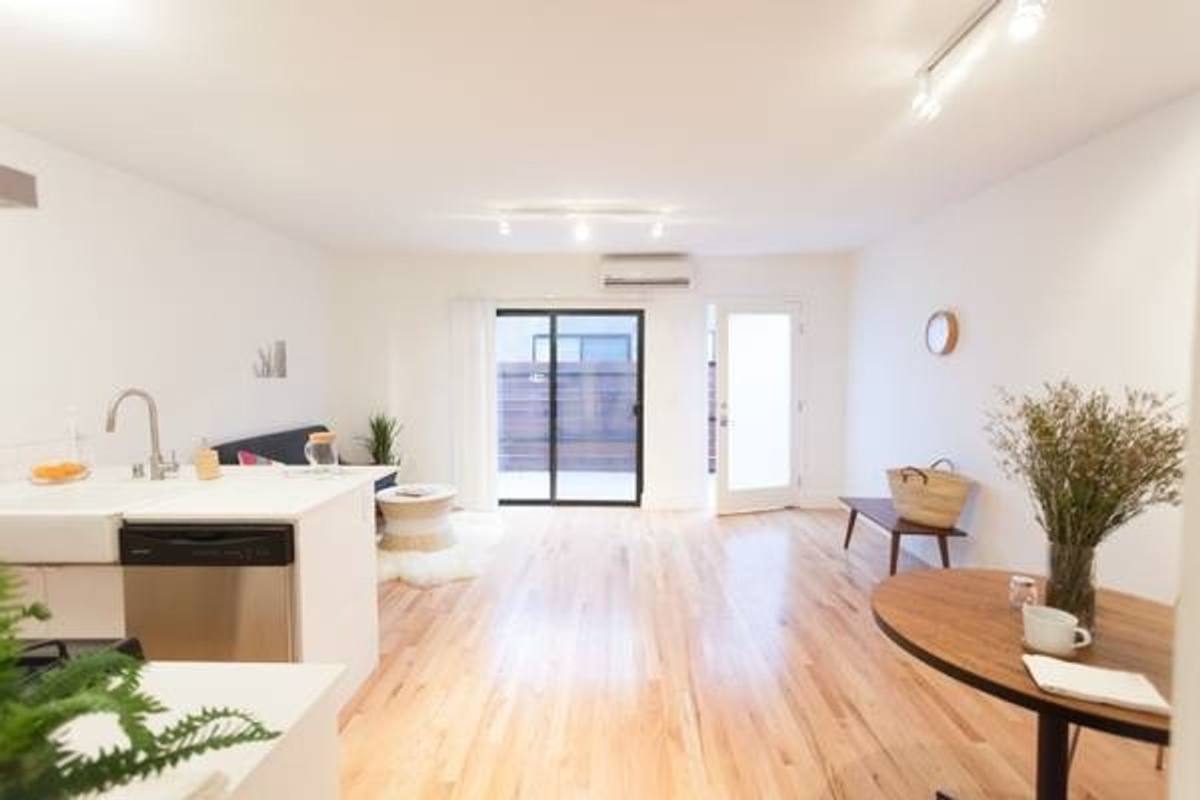 Apartment for rent at 3100 W London St, Los Angeles, CA 90026