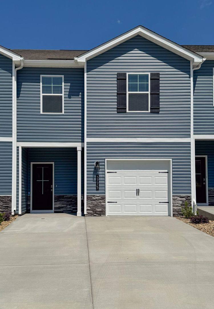 Townhouse for rent at 3775 Wyatt Way, Kodak, TN 37764