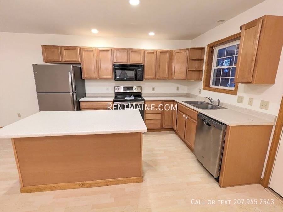 Apartment for rent at 121 Canaan Rd #4, Hampden, ME 04444