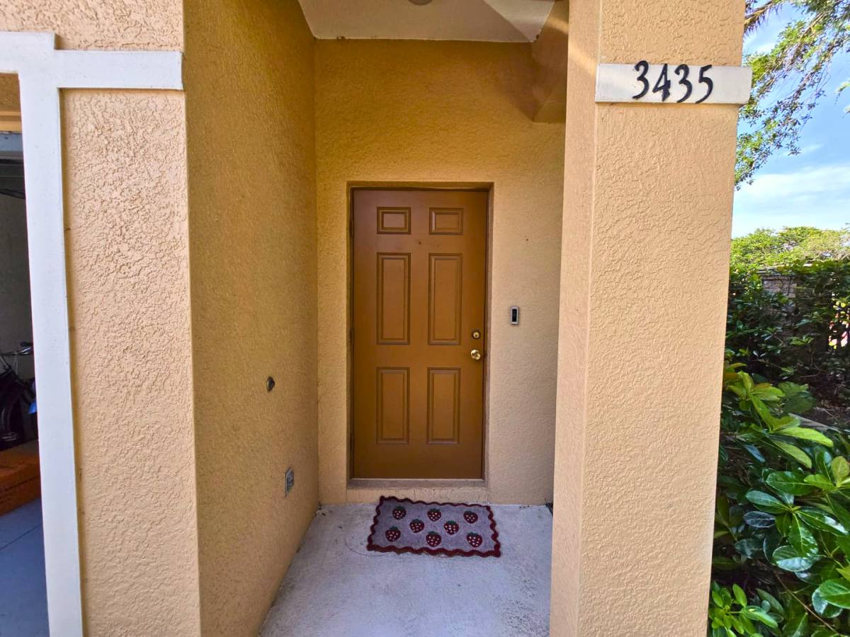Townhouse for rent at 3435 Parkridge Circle, Sarasota, FL 34243