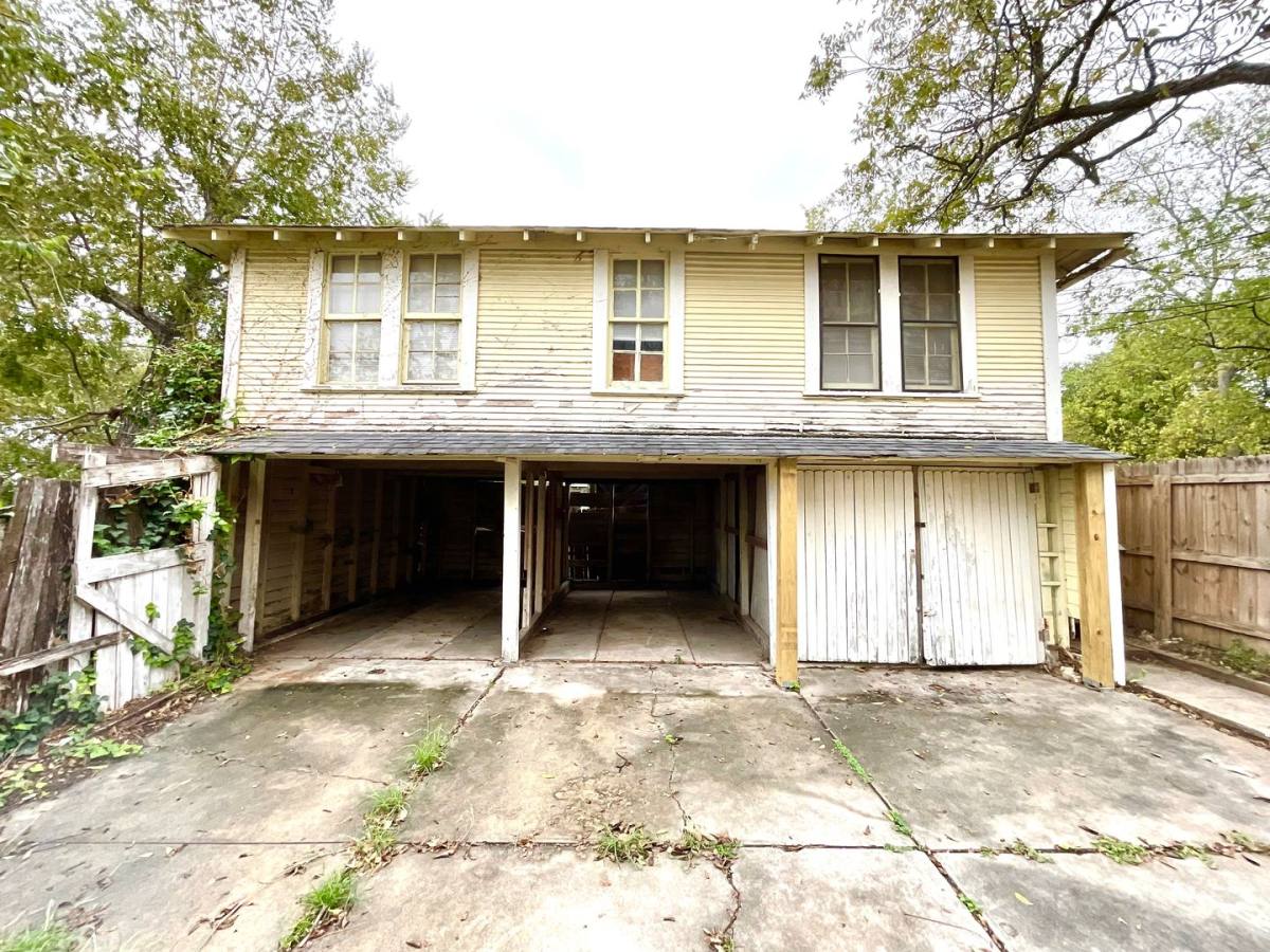 Apartment for rent at 810 W Magnolia Ave, San Antonio, TX 78212