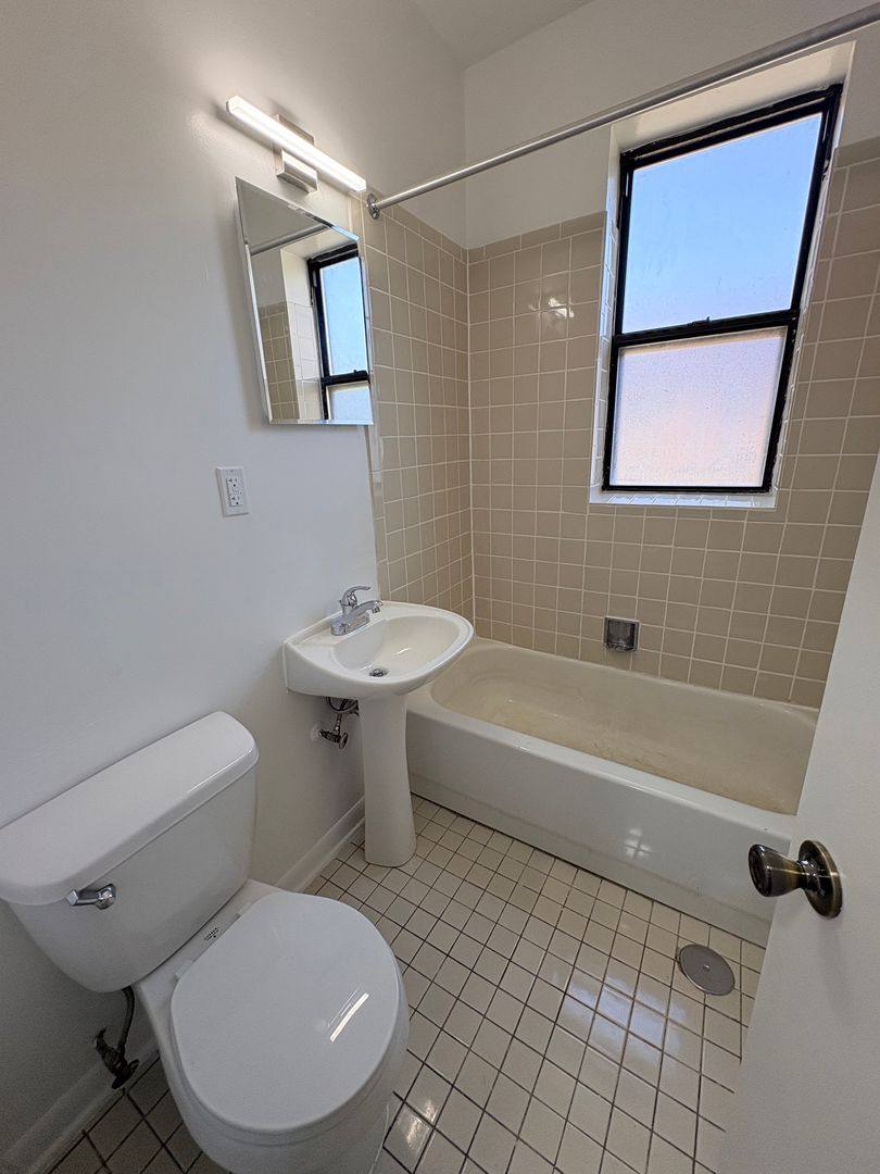 Apartment for rent at 238 N Pine, Chicago, IL 60644