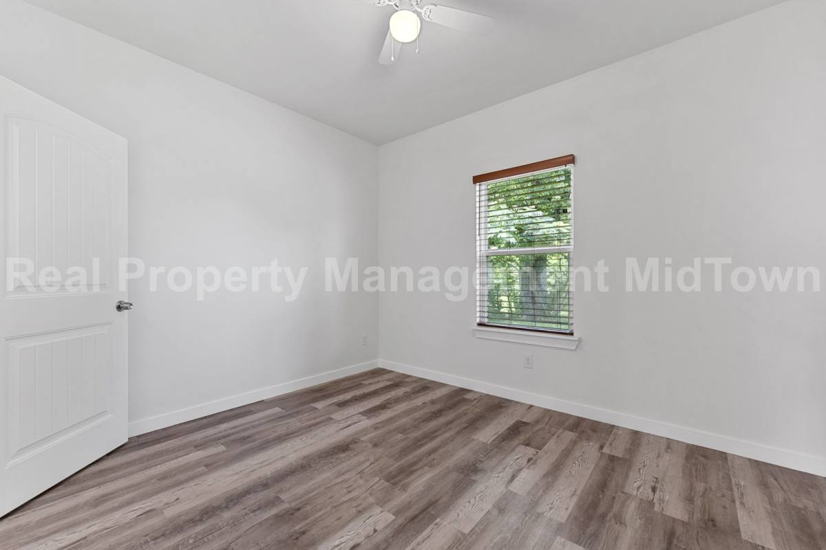 House for rent at 3331 Spring Ave, Dallas, TX 75215