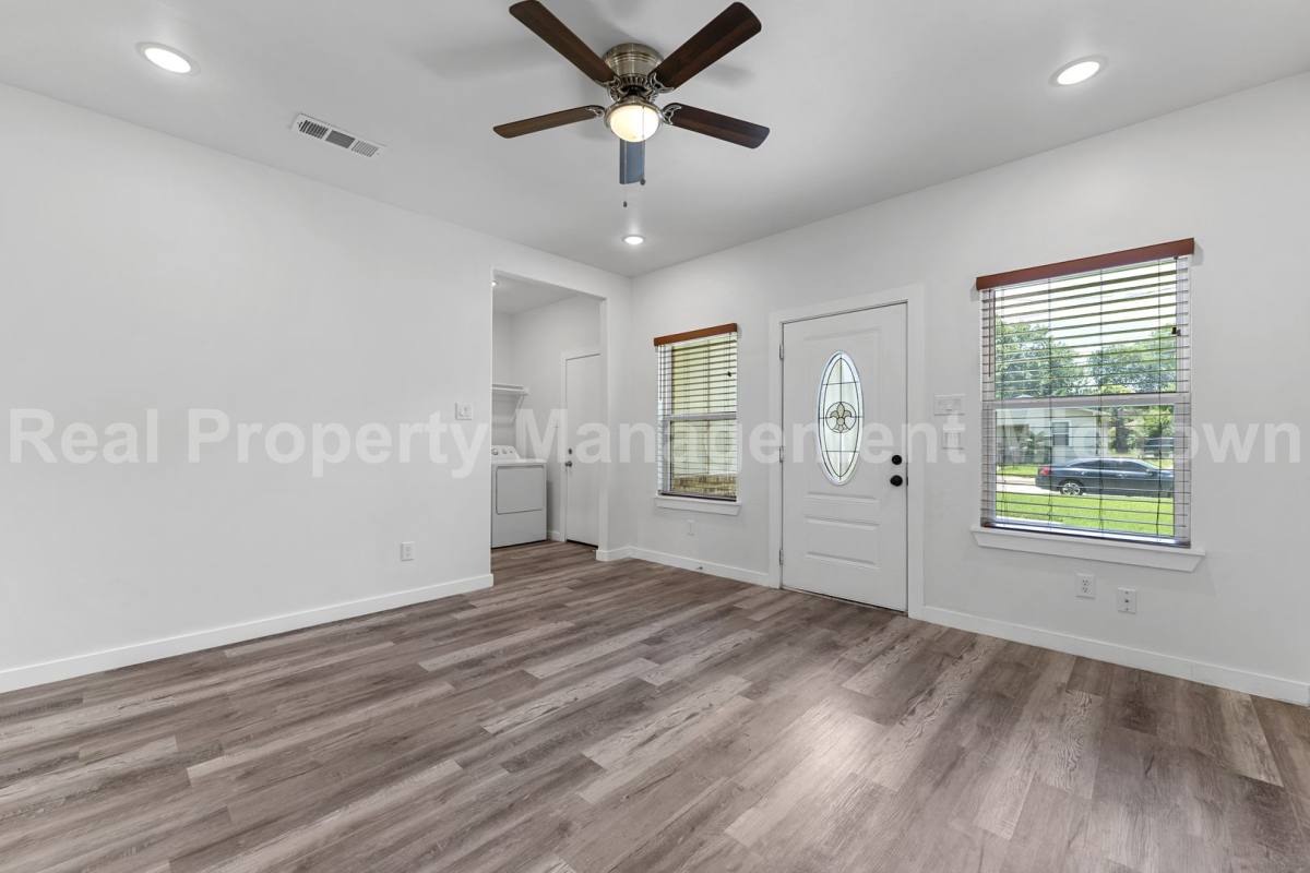 House for rent at 3331 Spring Ave, Dallas, TX 75215