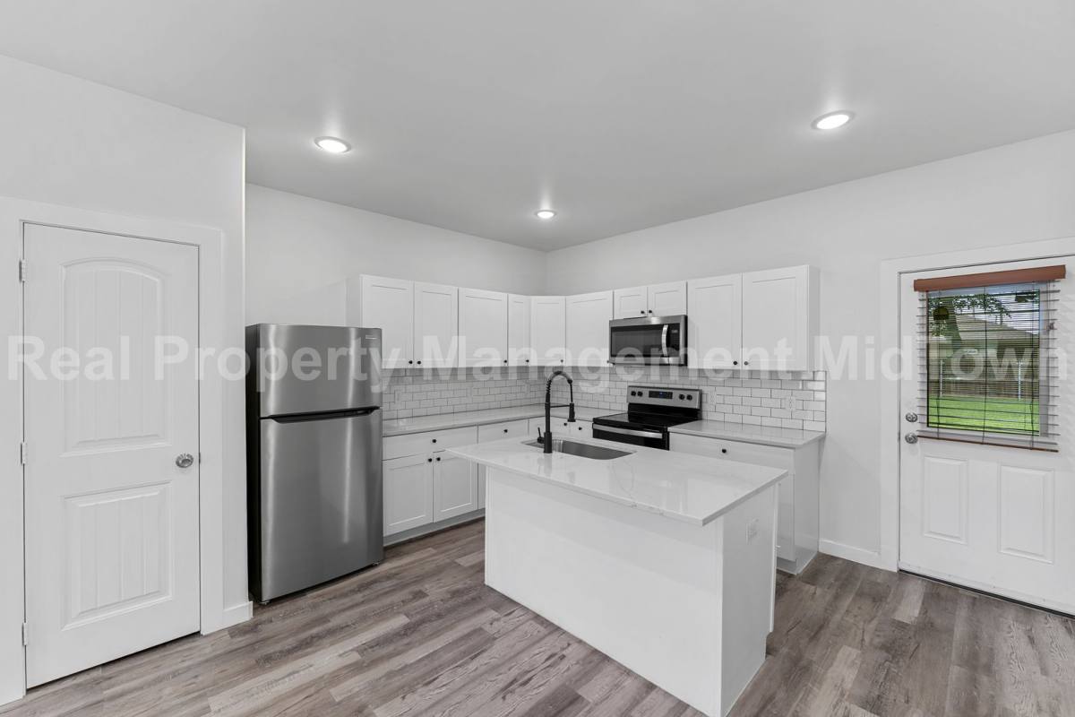 House for rent at 3331 Spring Ave, Dallas, TX 75215