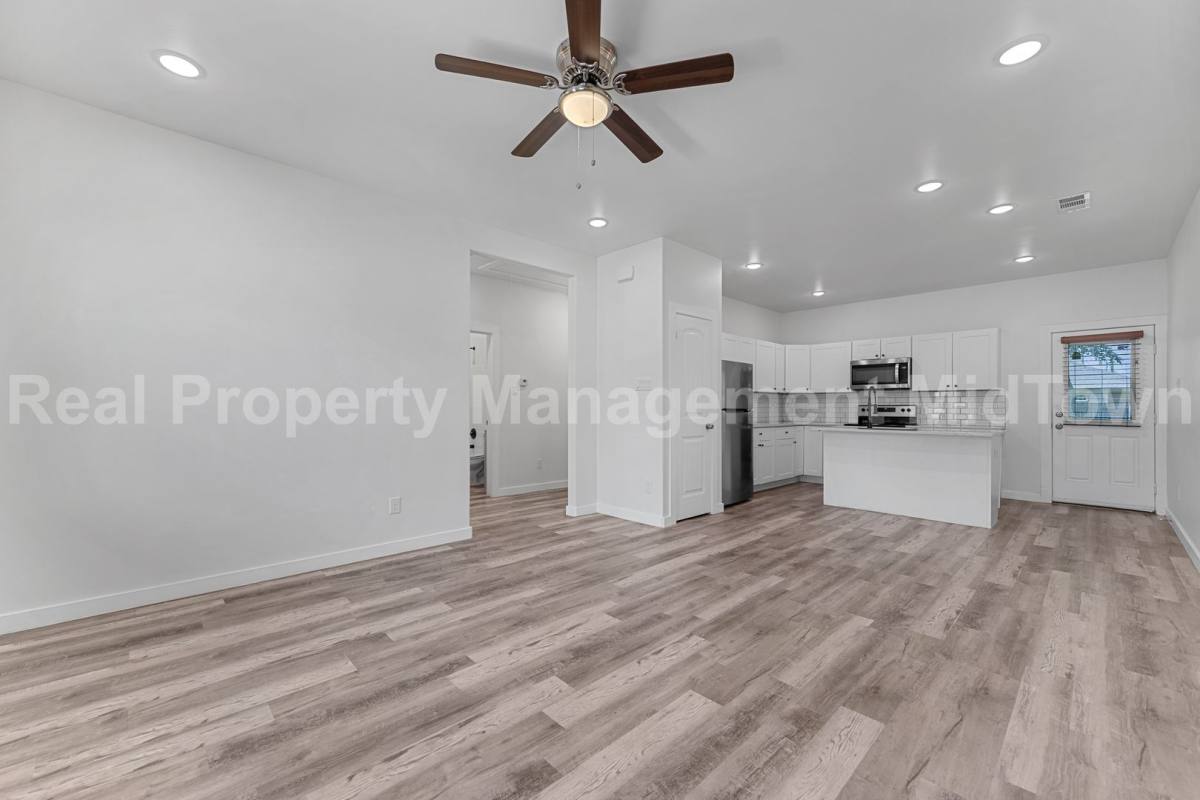House for rent at 3331 Spring Ave, Dallas, TX 75215