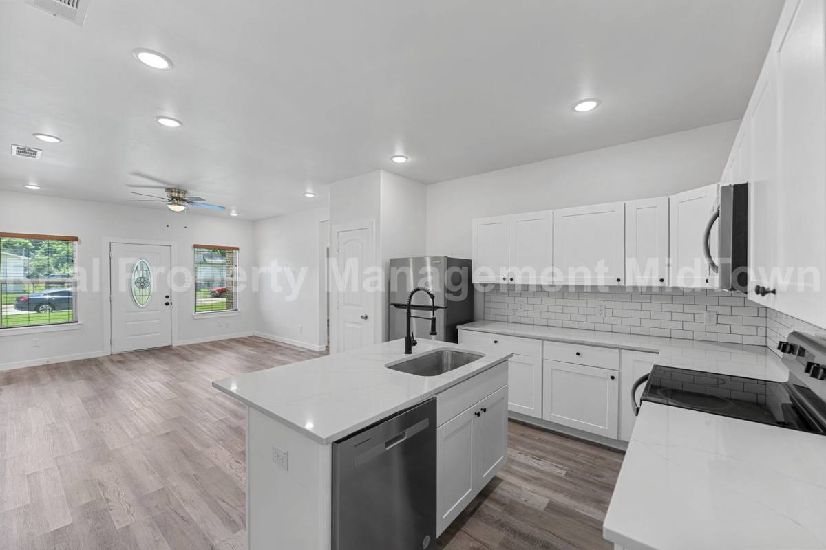 House for rent at 3331 Spring Ave, Dallas, TX 75215