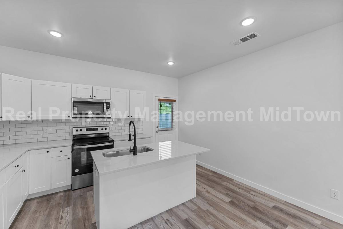 House for rent at 3331 Spring Ave, Dallas, TX 75215