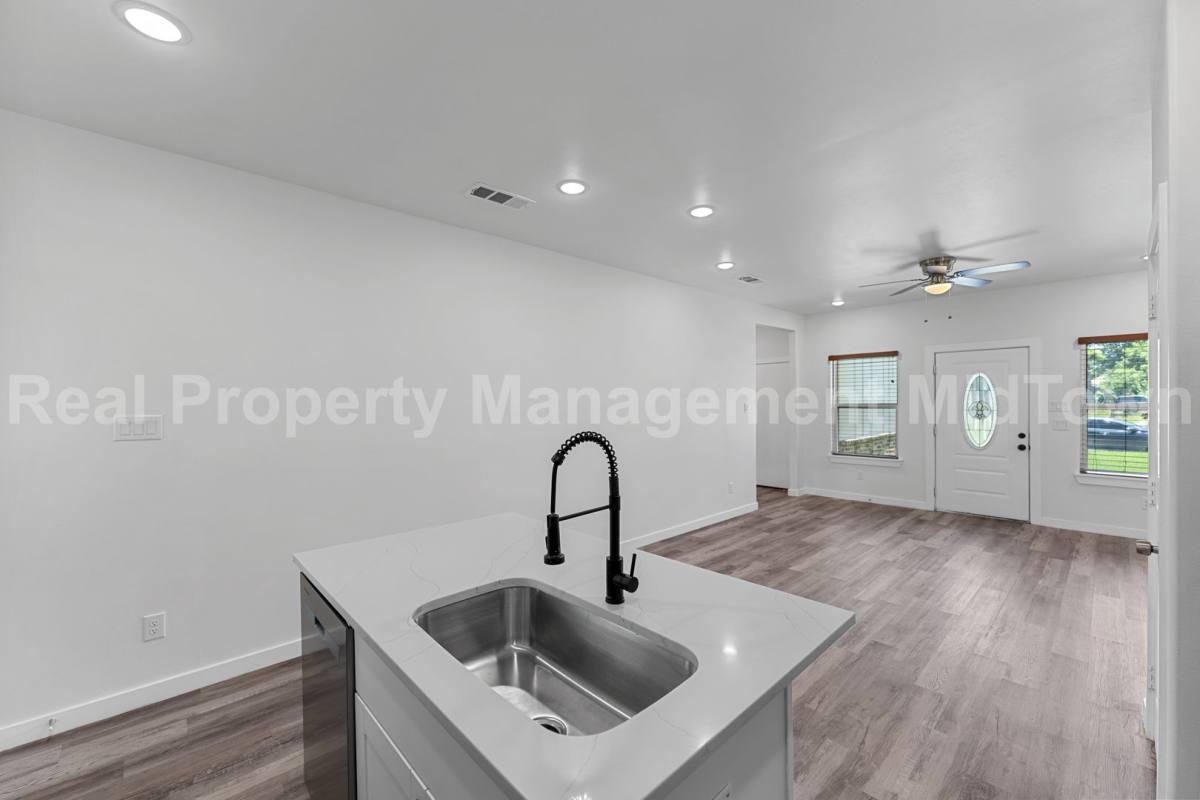 House for rent at 3331 Spring Ave, Dallas, TX 75215