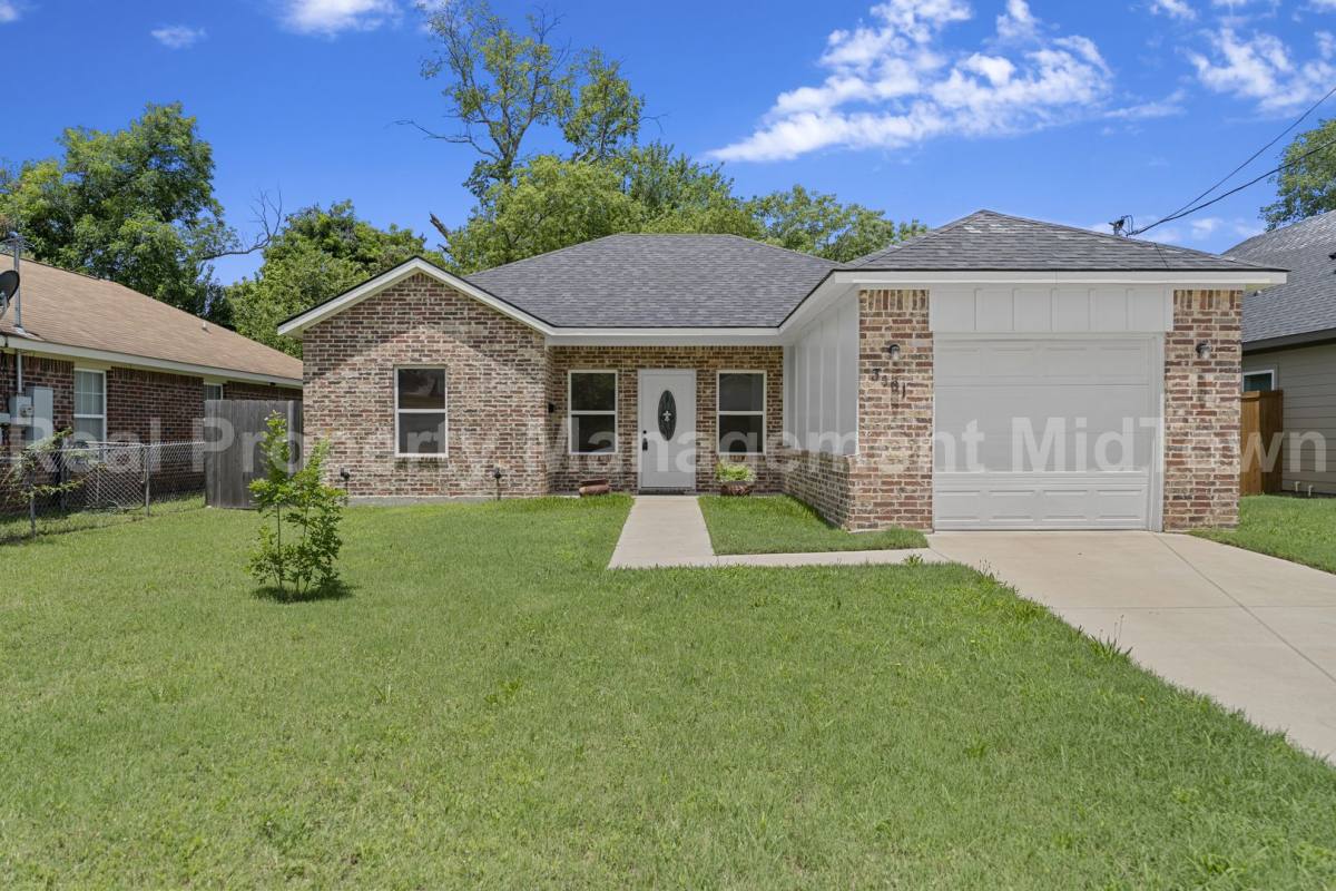 House for rent at 3331 Spring Ave, Dallas, TX 75215