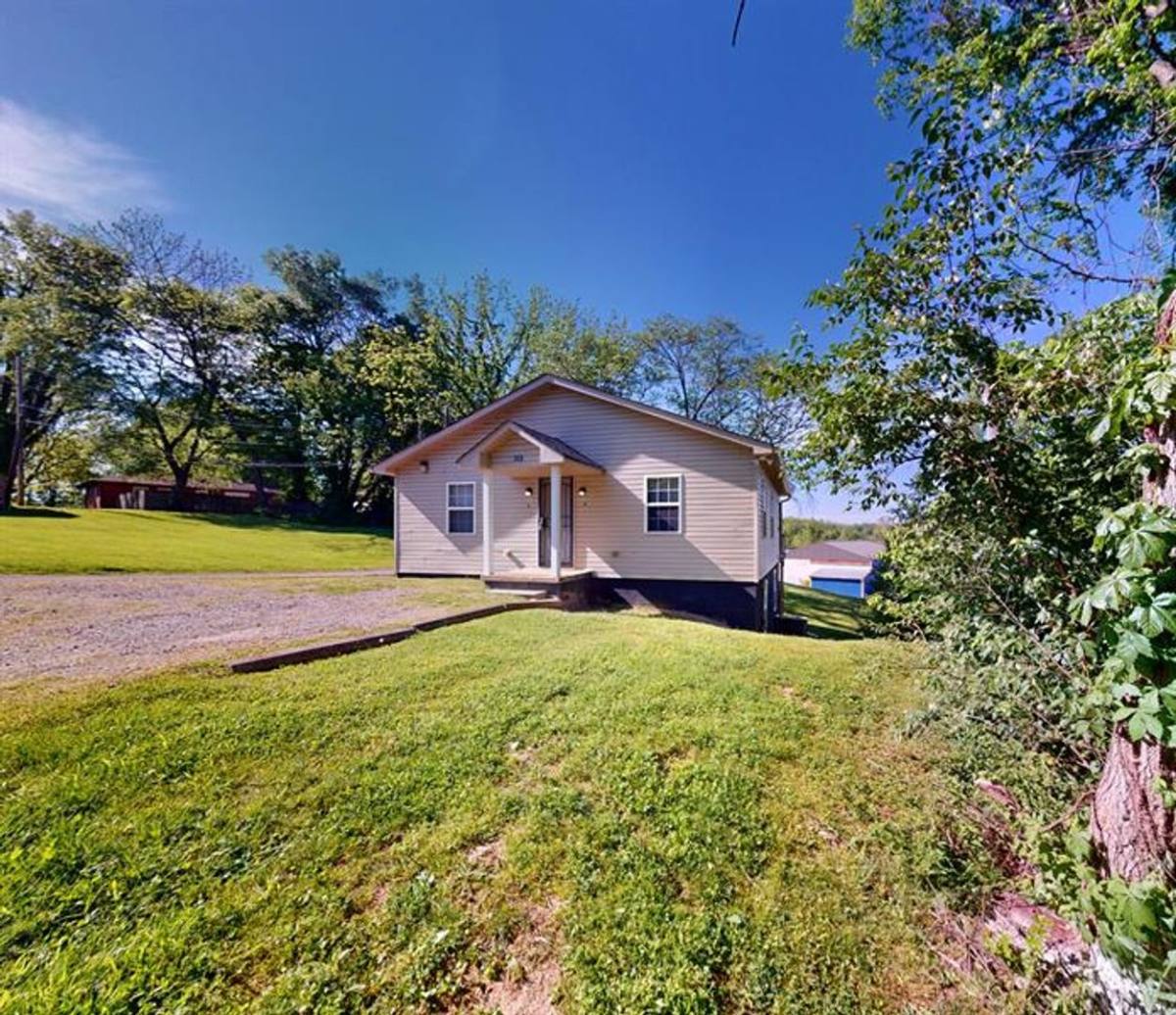 Apartment for rent at 308 Gill St, Clarksville, TN 37040