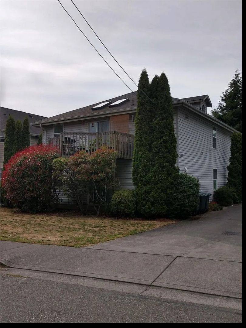 Apartment for rent at 1571 H St, Bellingham, WA 98225