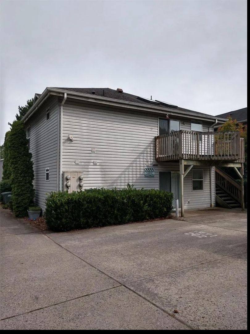 Apartment for rent at 1571 H St, Bellingham, WA 98225