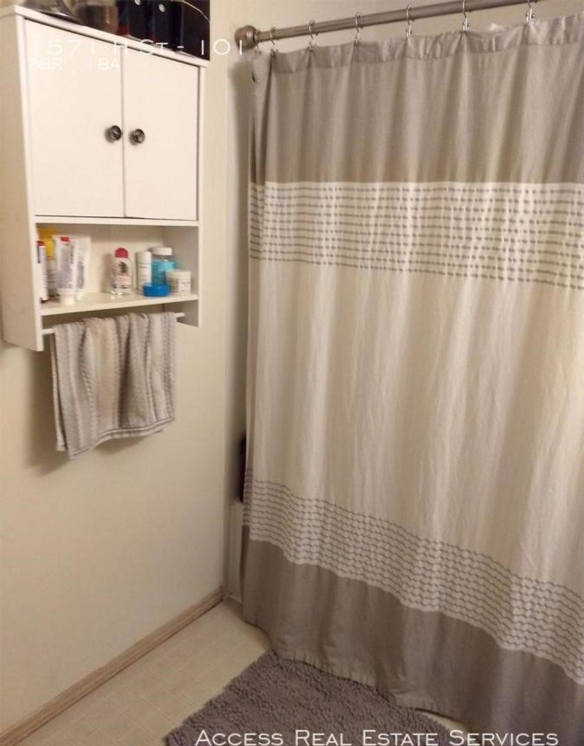 Apartment for rent at 1571 H St, Bellingham, WA 98225