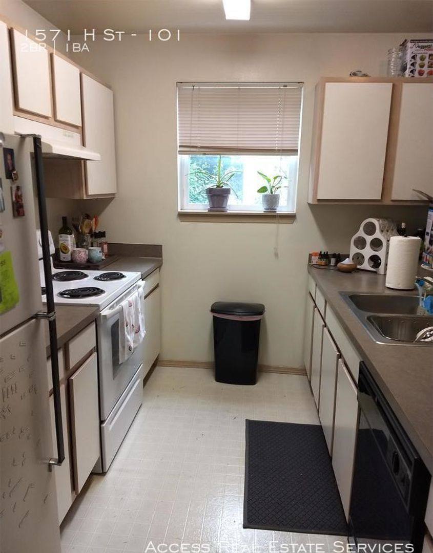 Apartment for rent at 1571 H St, Bellingham, WA 98225