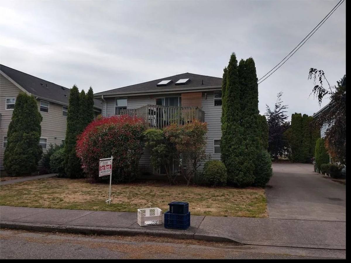 Apartment for rent at 1571 H St, Bellingham, WA 98225