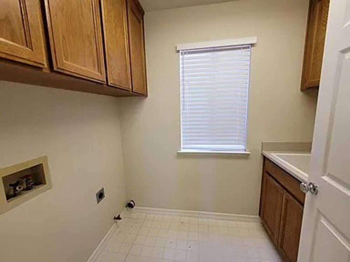 House for rent at 2377 Yorkshire Dr, Antioch, CA 94531