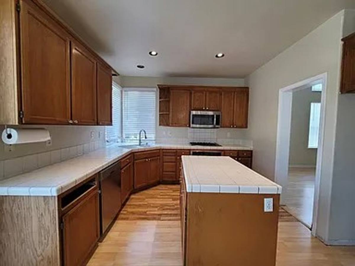 House for rent at 2377 Yorkshire Dr, Antioch, CA 94531