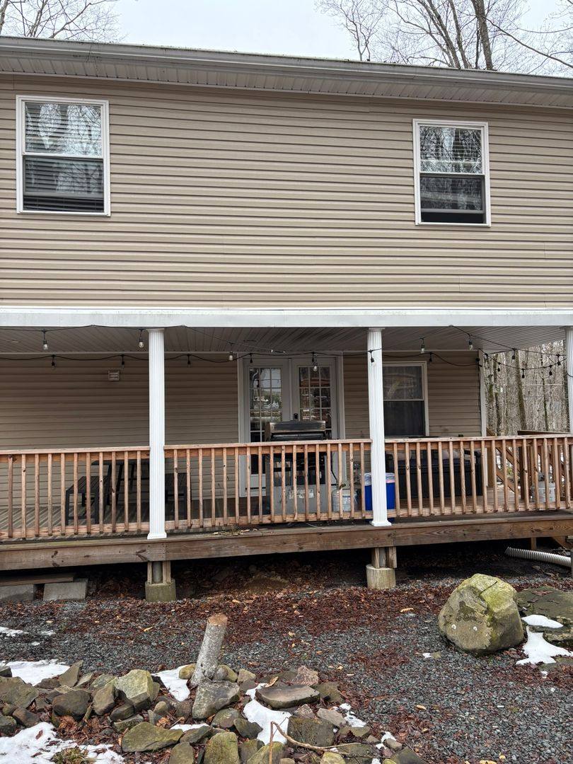 House for rent at 107 Oswayo Dr, Pocono Lake, PA 18347