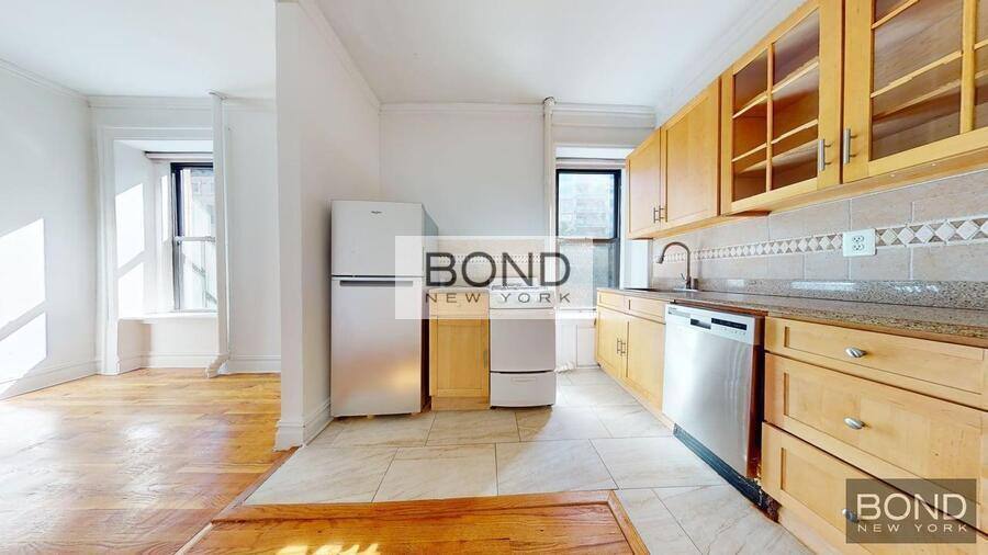 Apartment for rent at 1443 York Ave E, New York, NY 10075