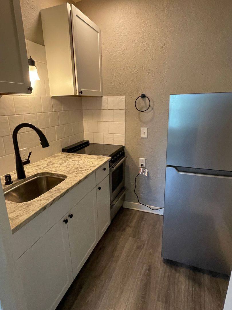 Apartment for rent at 327 N 4th St, Mount Vernon, WA 98273