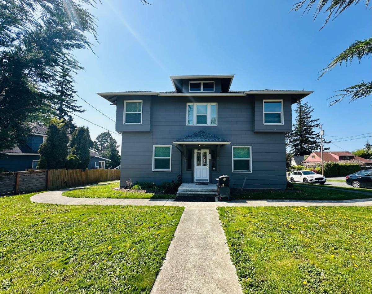 Apartment for rent at 327 N 4th St, Mount Vernon, WA 98273