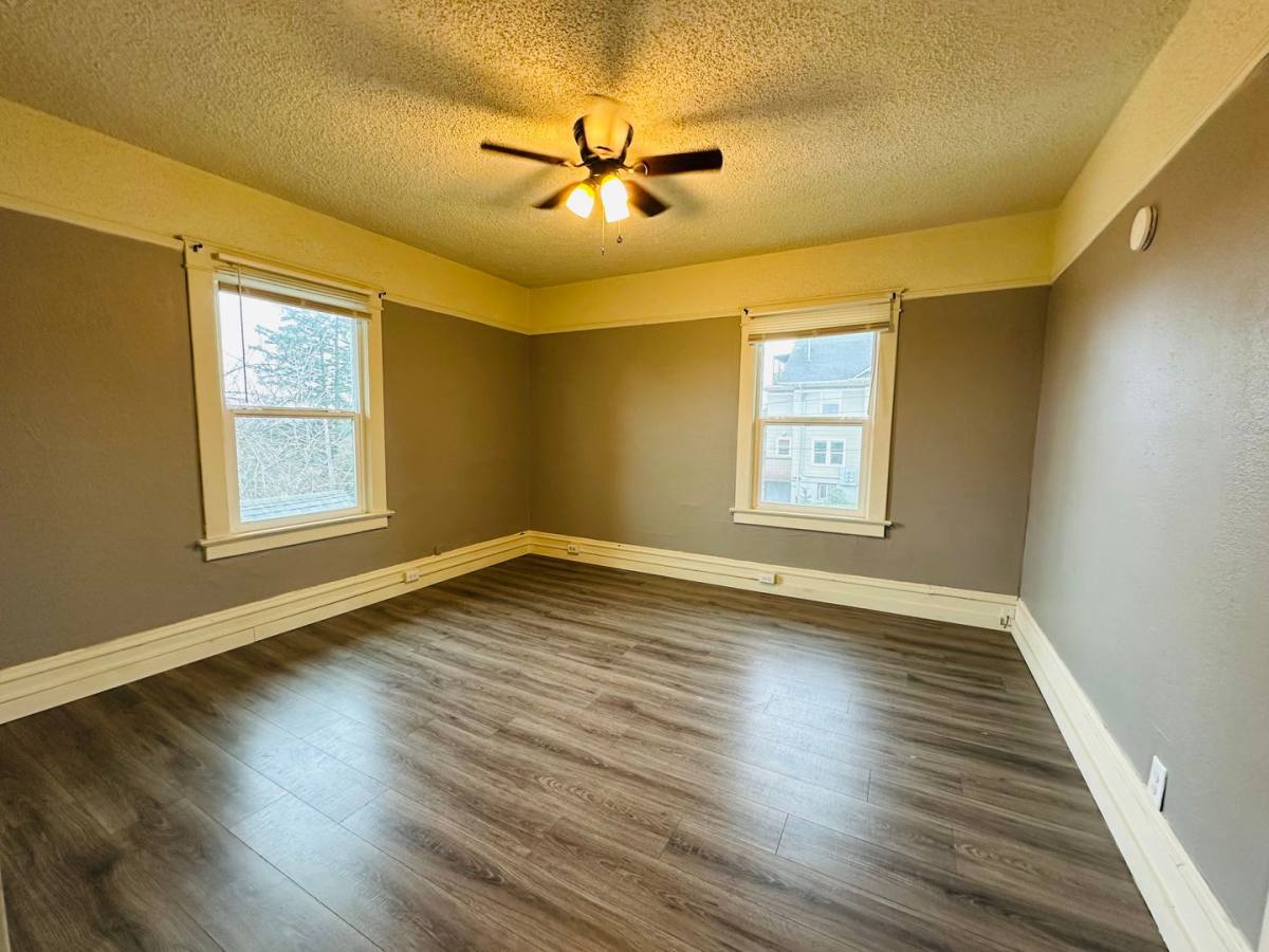 Apartment for rent at 327 N 4th St, Mount Vernon, WA 98273
