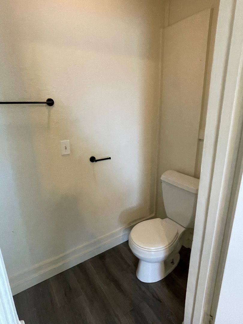 Apartment for rent at 327 N 4th St, Mount Vernon, WA 98273