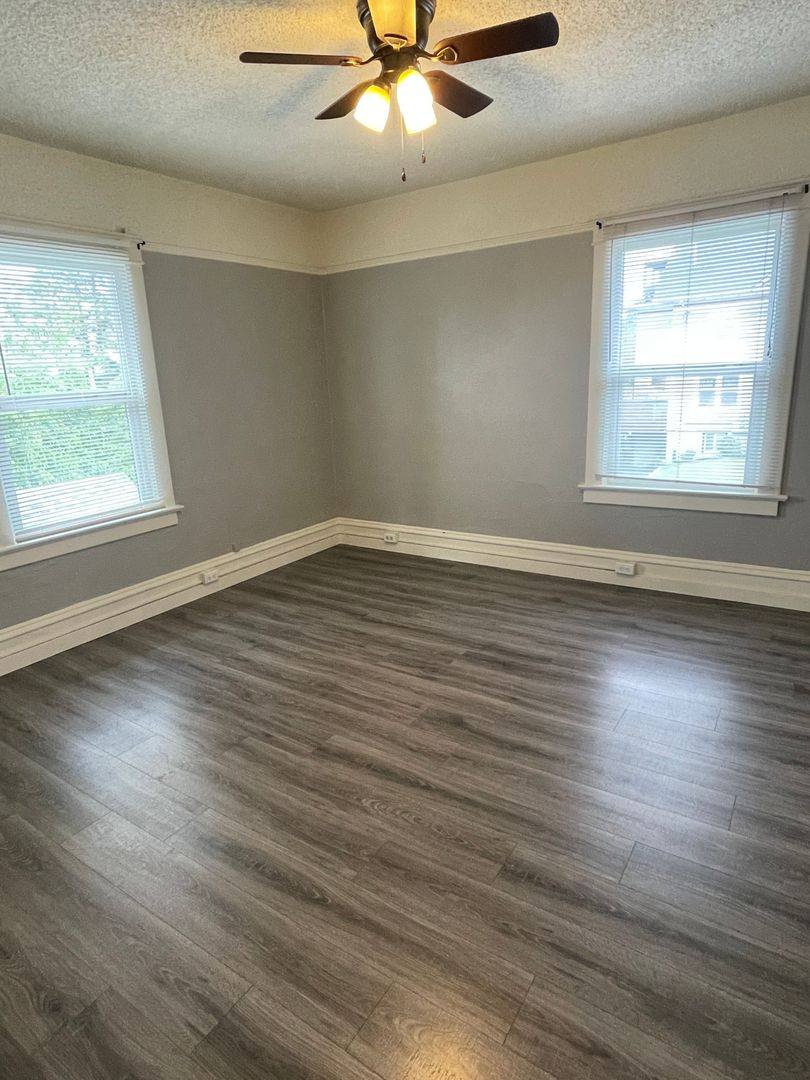 Apartment for rent at 327 N 4th St, Mount Vernon, WA 98273