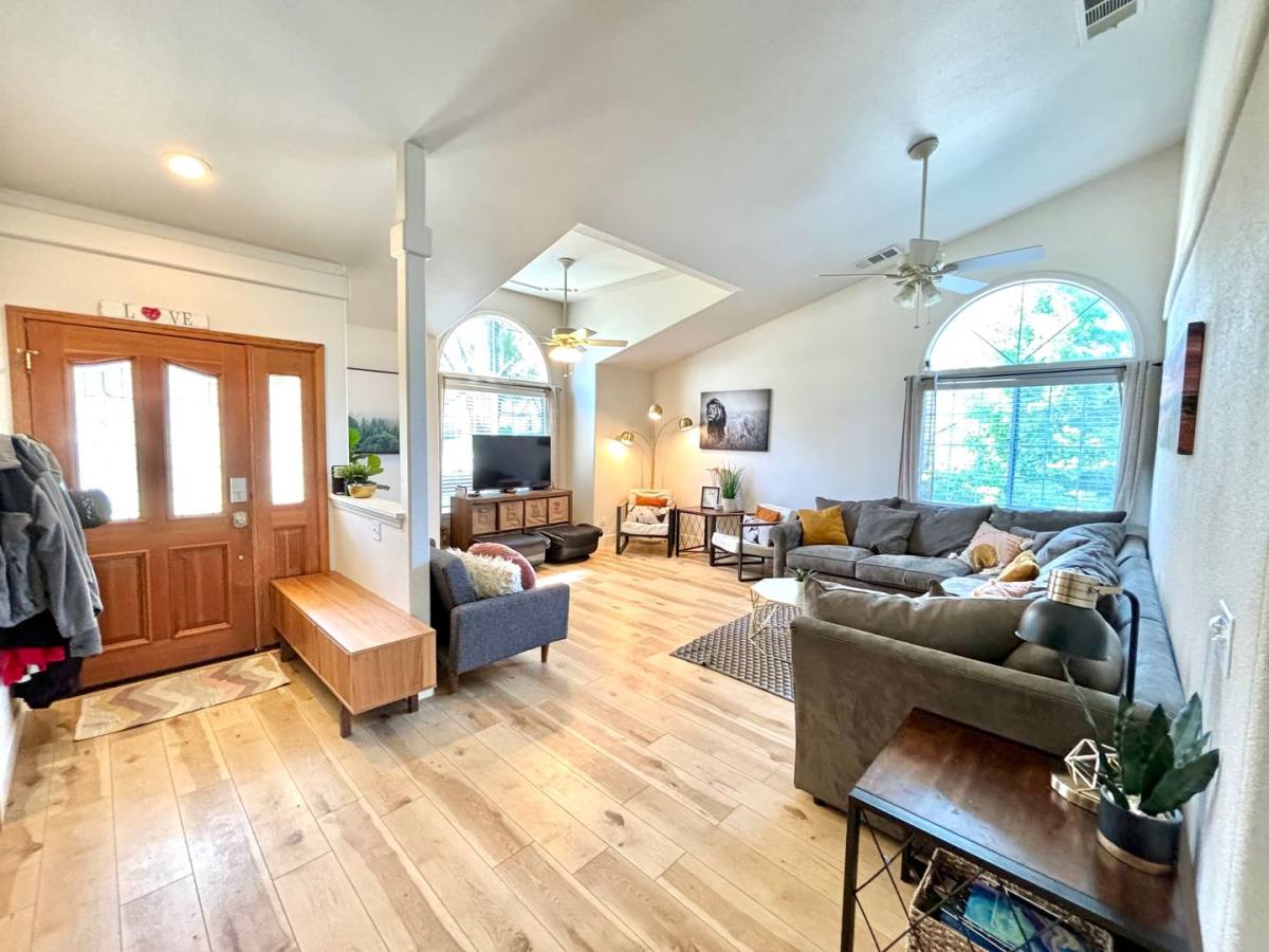 House for rent at 555 Reddington Dr, Redding, CA 96003