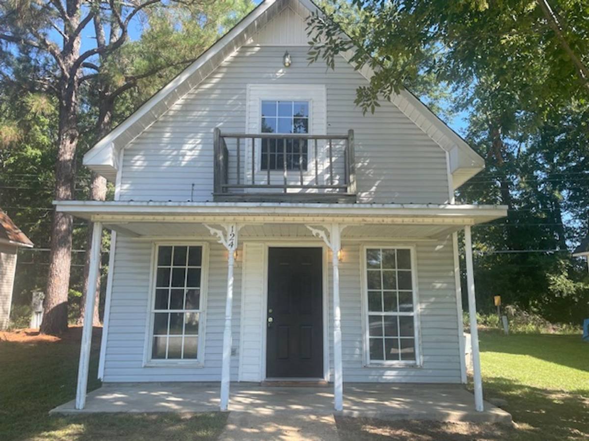 House for rent at 124 Money St, Tupelo, MS 38801