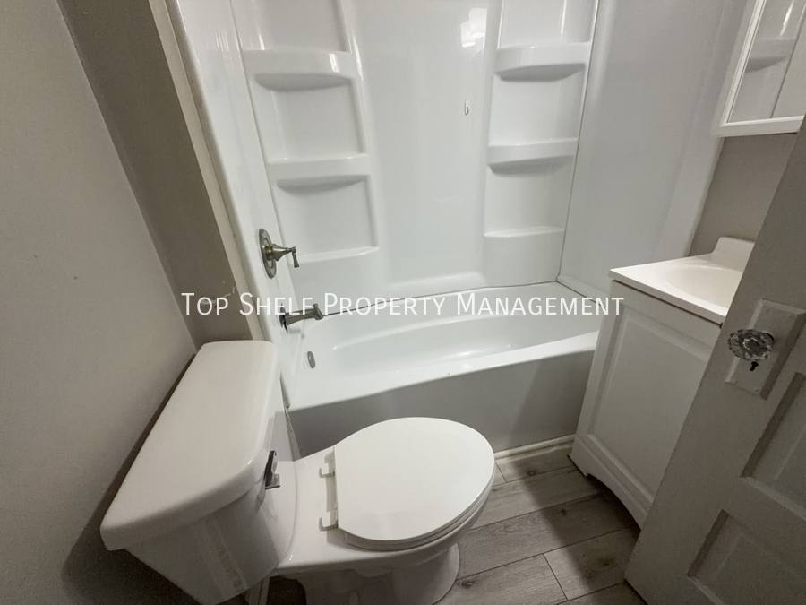 Townhouse for rent at 3905 8th St, Des Moines, IA 50313