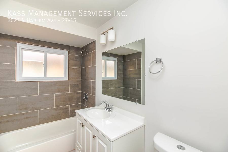Apartment for rent at 3027 N Harlem Ave #27-1S, Chicago, IL 60634