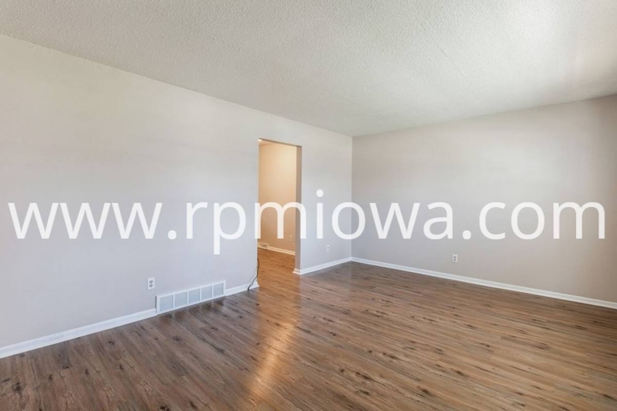 Apartment for rent at 215 NW Arlan Dr, Ankeny, IA 50023