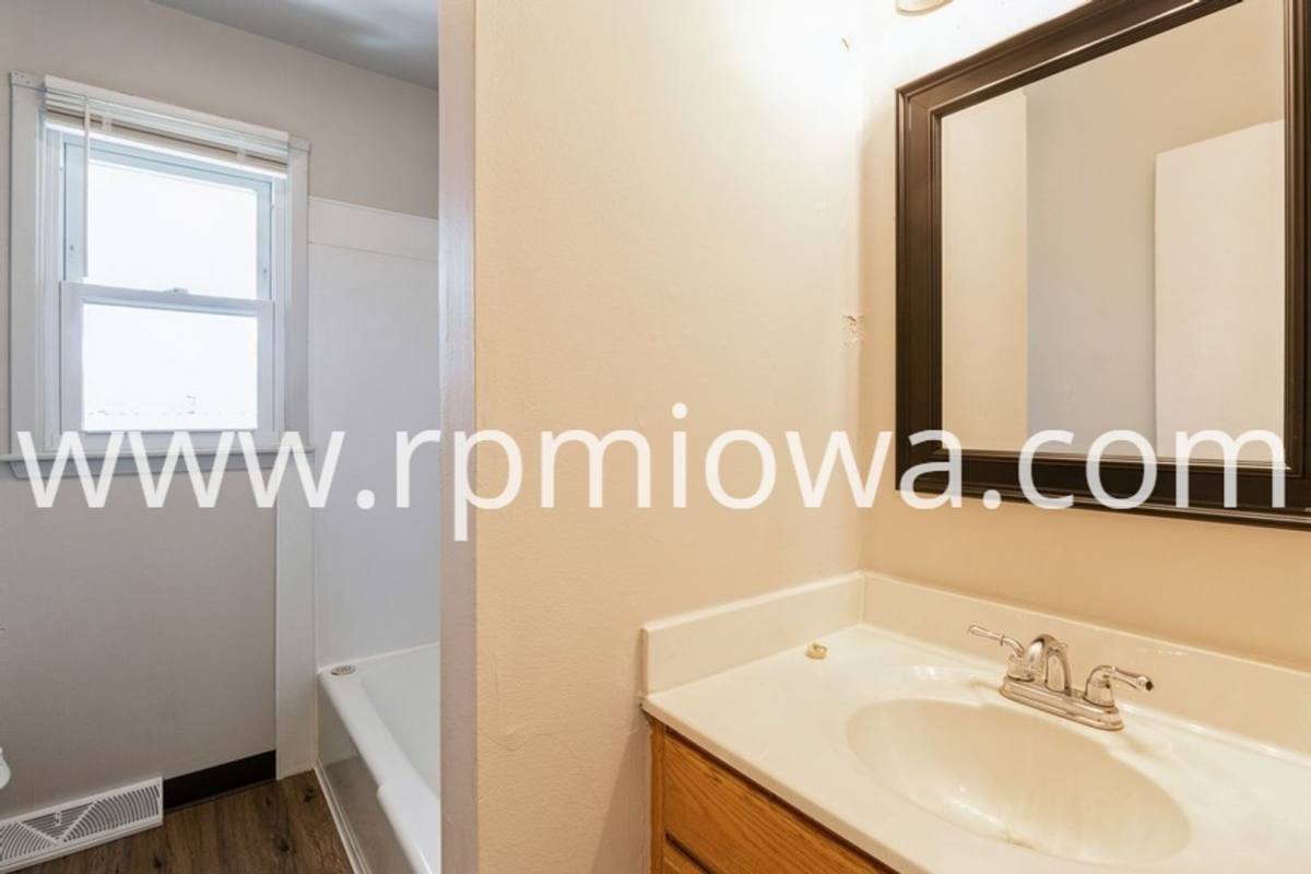 Apartment for rent at 215 NW Arlan Dr, Ankeny, IA 50023