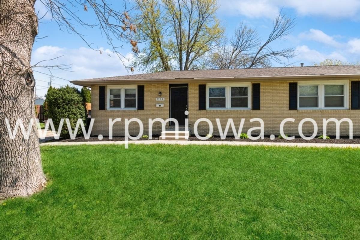 Apartment for rent at 215 NW Arlan Dr, Ankeny, IA 50023