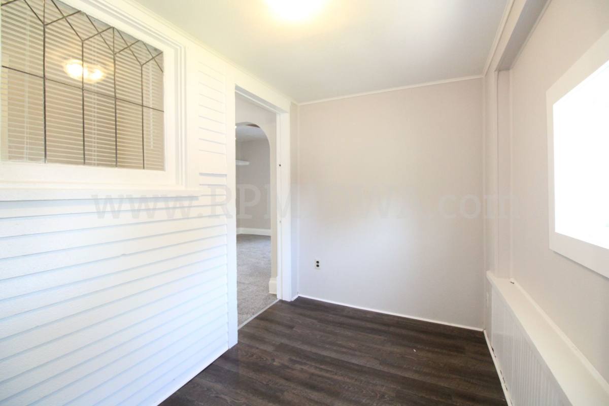 House for rent at 822 Clinton Ave, Des Moines, IA 50313