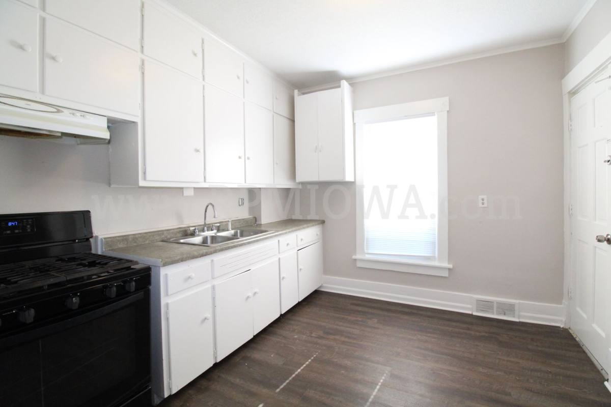 House for rent at 822 Clinton Ave, Des Moines, IA 50313