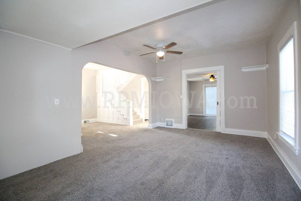 House for rent at 822 Clinton Ave, Des Moines, IA 50313