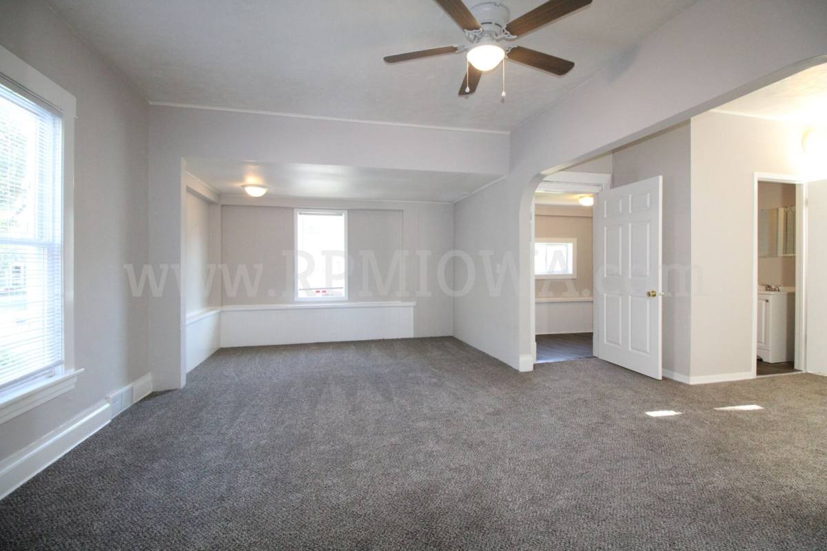 House for rent at 822 Clinton Ave, Des Moines, IA 50313