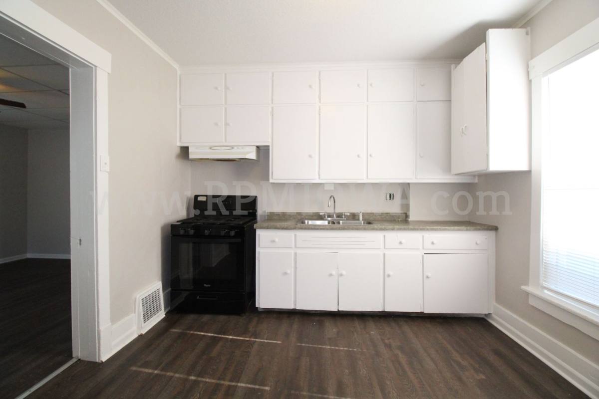House for rent at 822 Clinton Ave, Des Moines, IA 50313