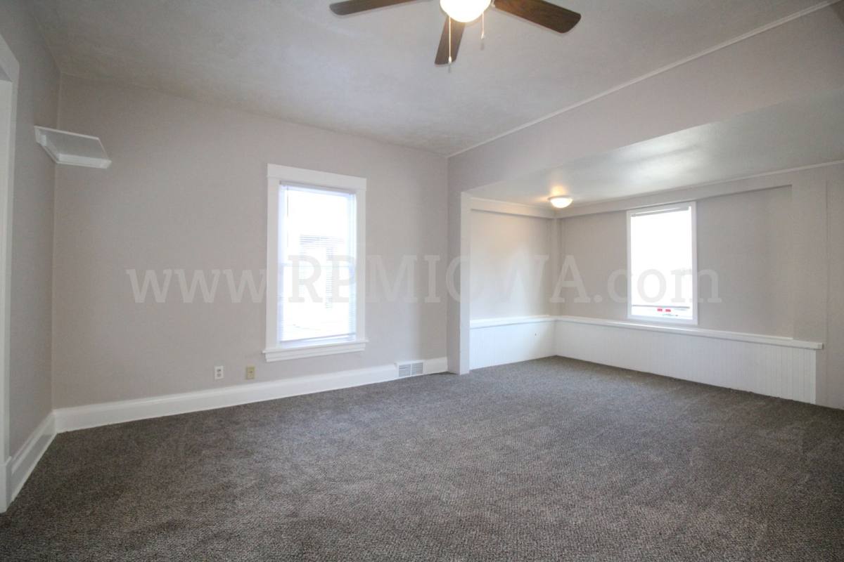 House for rent at 822 Clinton Ave, Des Moines, IA 50313