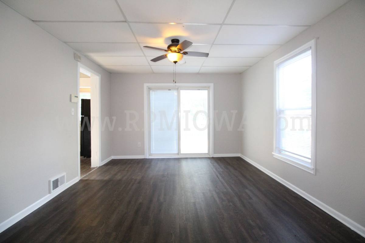 House for rent at 822 Clinton Ave, Des Moines, IA 50313