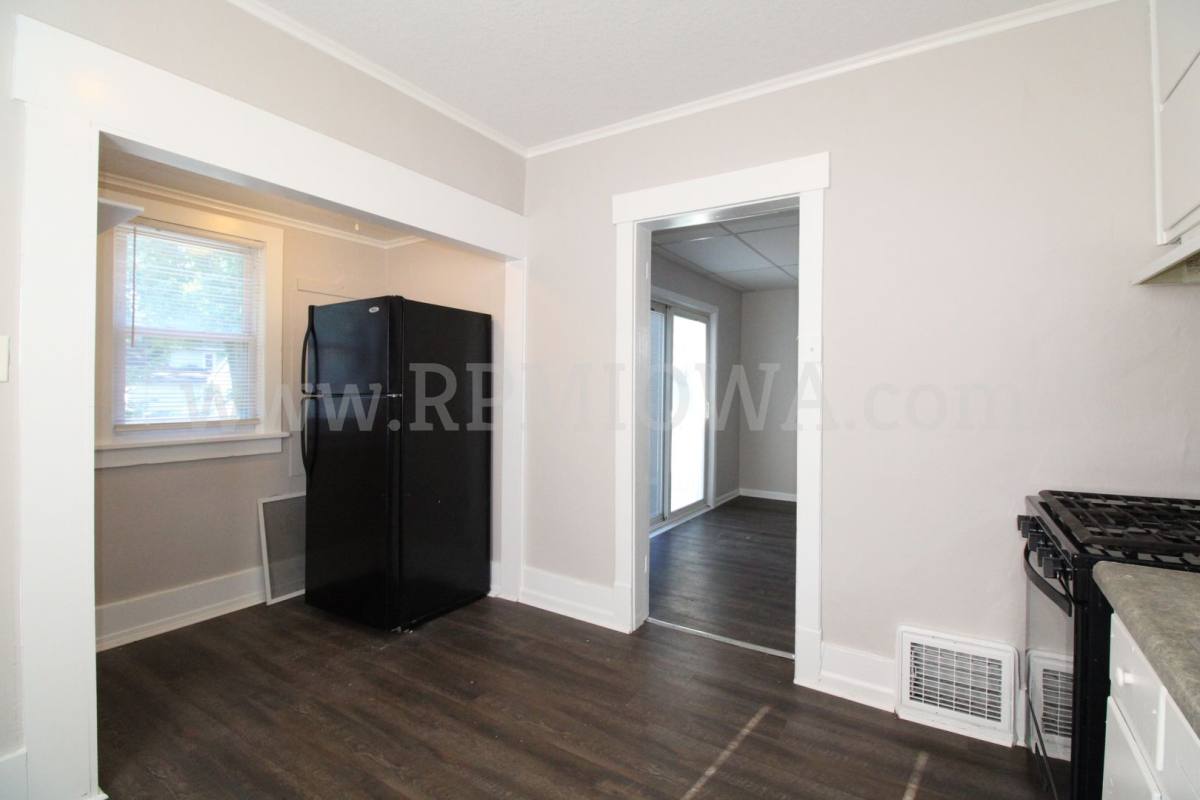 House for rent at 822 Clinton Ave, Des Moines, IA 50313