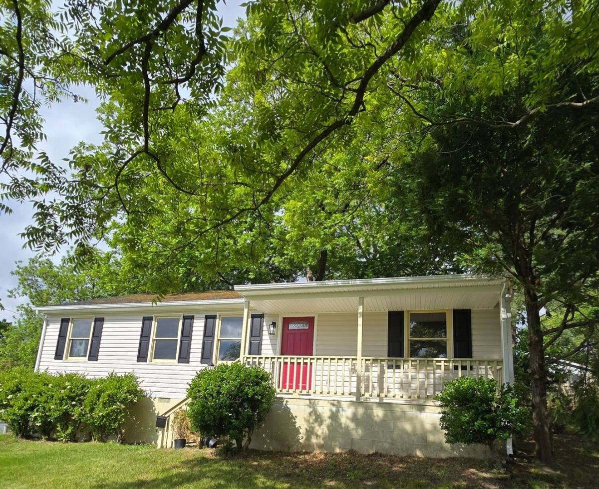 House for rent at 500 Floral Ave, Colonial Heights, VA 23834