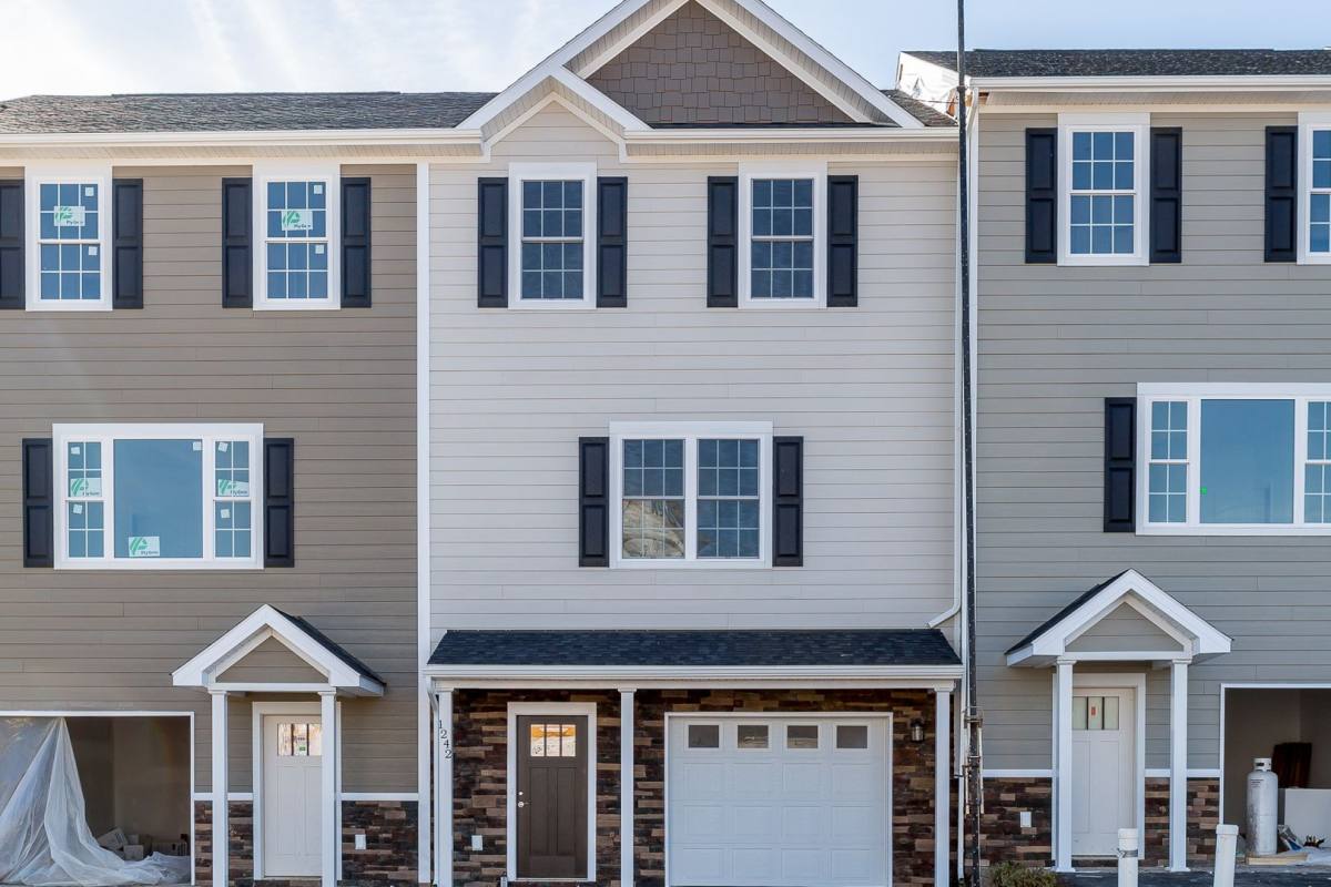 Townhouse for rent at 1194 Bluemoon Dr, Harrisonburg, VA 22801