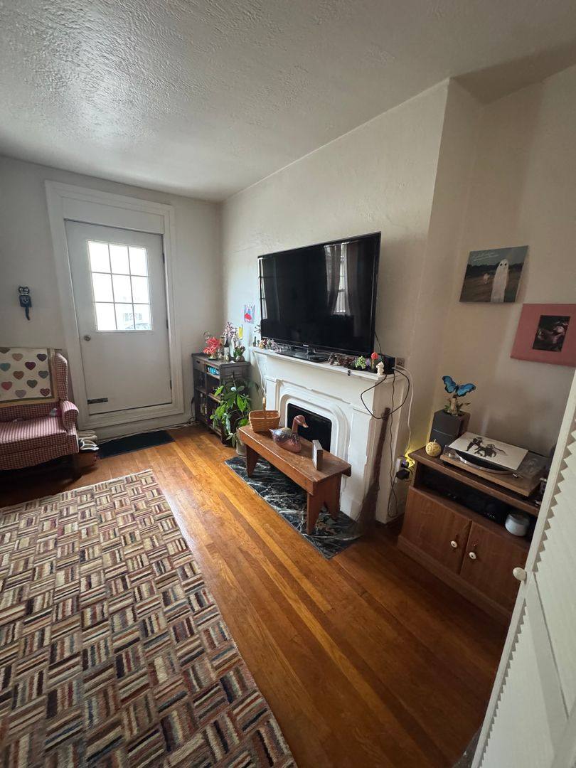 Apartment for rent at 5739 Walnut St, Pittsburgh, PA 15232